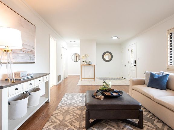 3rd image of 2245 Santa Fe Drive