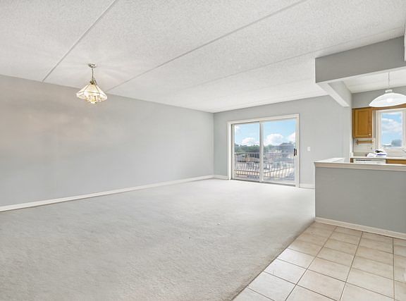 5th image of 4534 N Cumberland Ave Unit 301