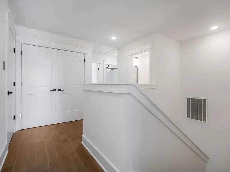 213 S High St — Photo 22