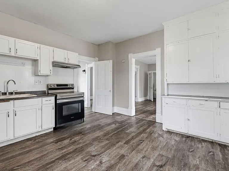 1313 Avon St — Photo 4
