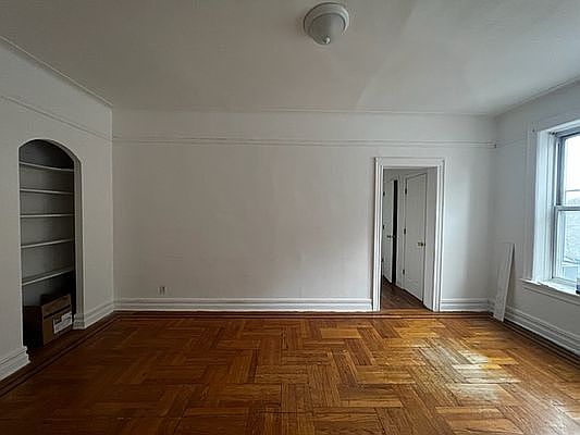 1st image of 862 E 17th St #D4