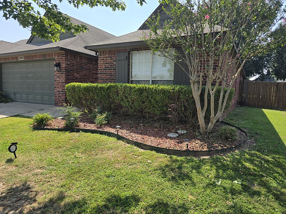 2nd image of 11942 S 98th Ave E
