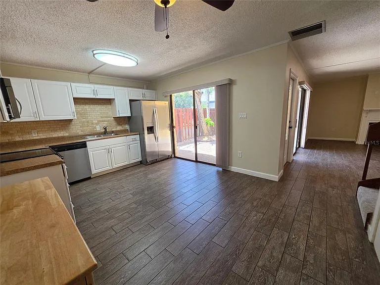 3824 Saxon Dr — Photo 7