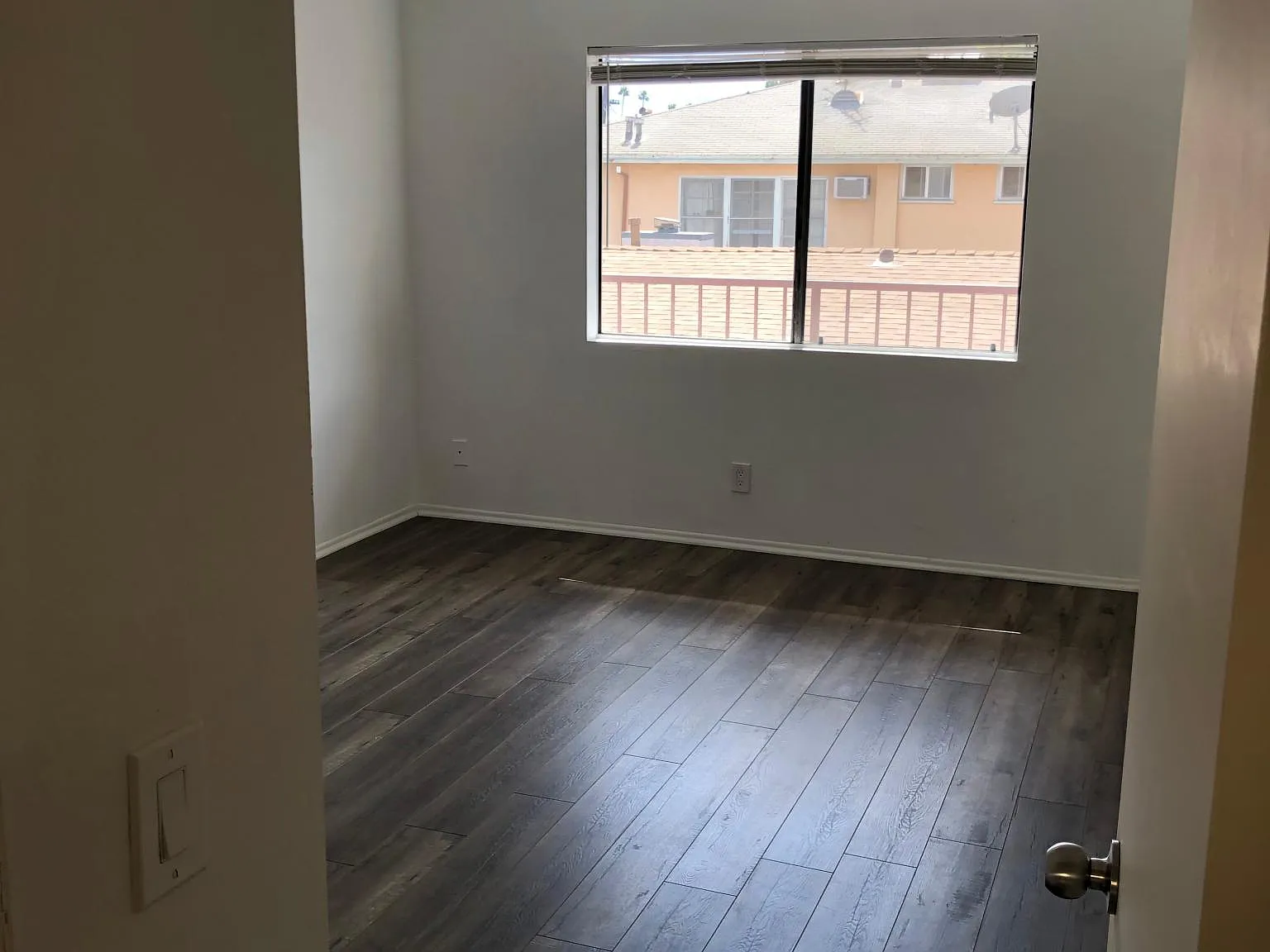 1759 N Mariposa Ave — Photo 4