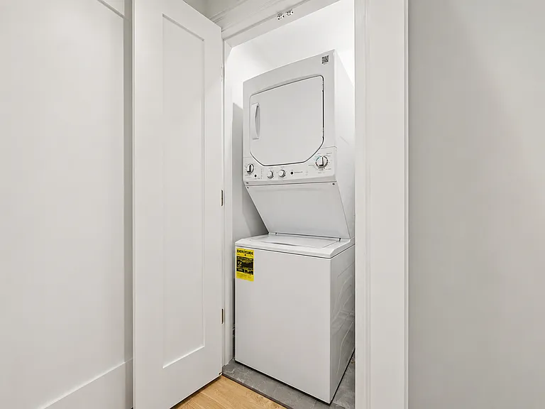 1014 Putnam Ave #1 — Photo 11