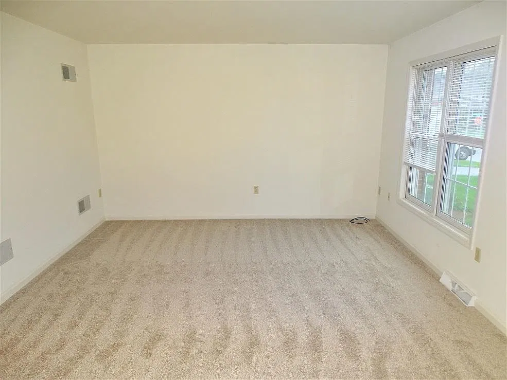 3 bed, 1.5 bath, 1200 sqft, $1,795 — Photo 3