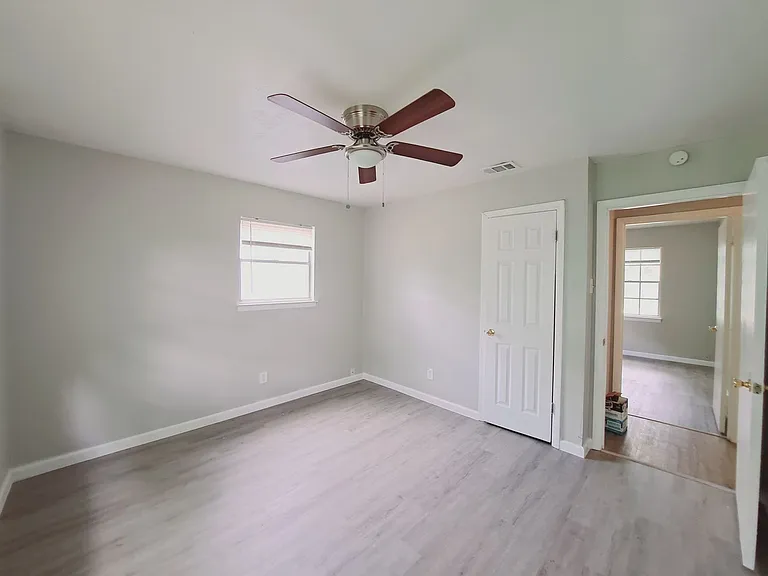 633 Rutgers Dr — Photo 14
