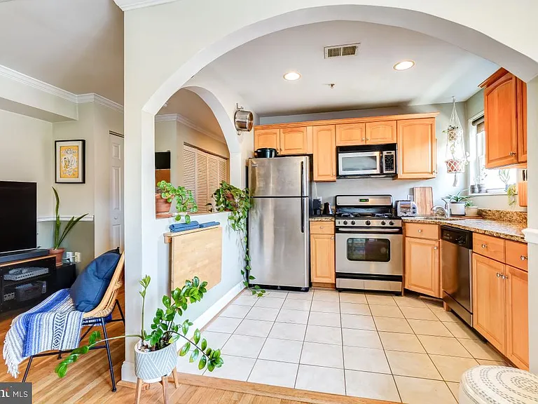 401 Evarts St NE #301 — Photo 12