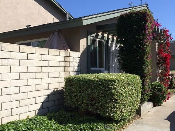 3 Bedroom single level end unit