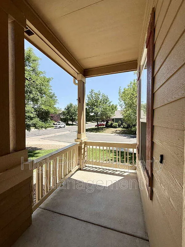 3 bed, 2.5 bath, 1373 sqft, $2,700 — Photo 2