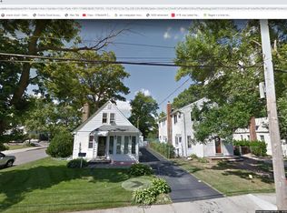34 Tuxedo Ave, New Hyde Park, NY 11040