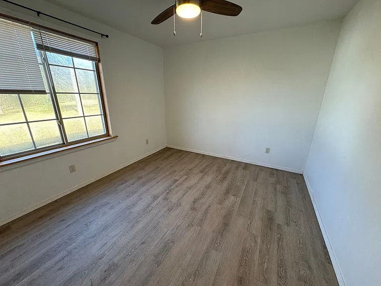 1325 N Main St — Photo 4