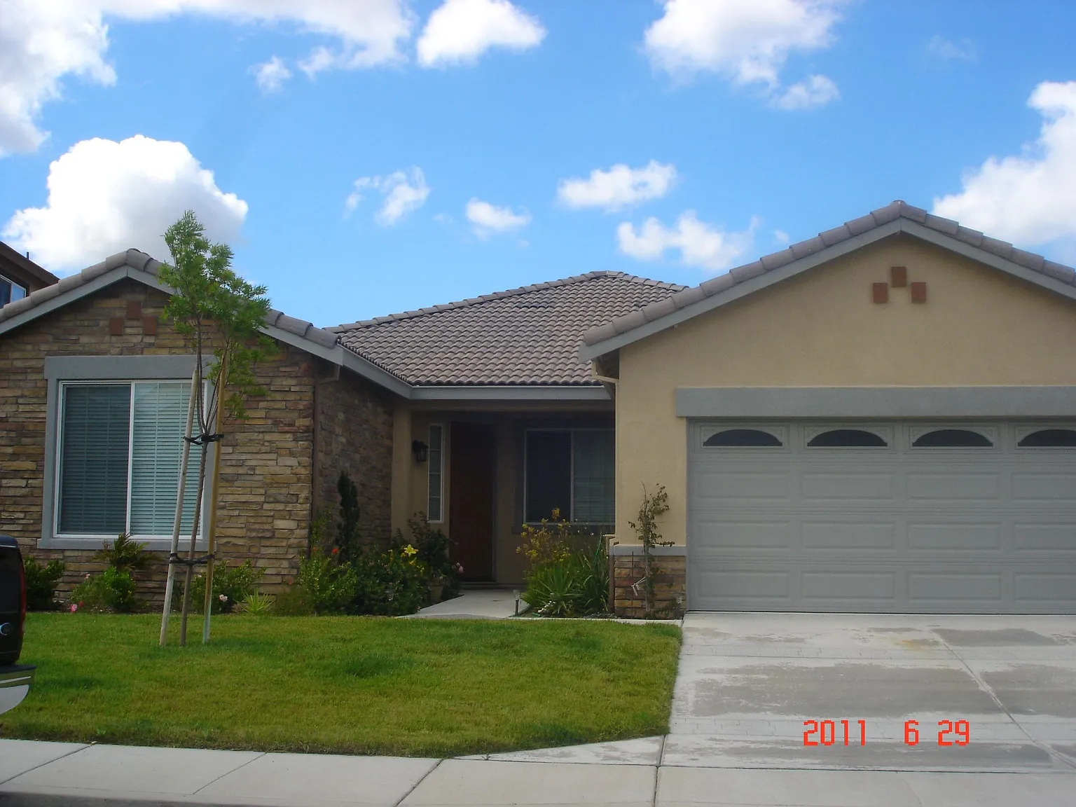 2479 Tampico Dr photo 1