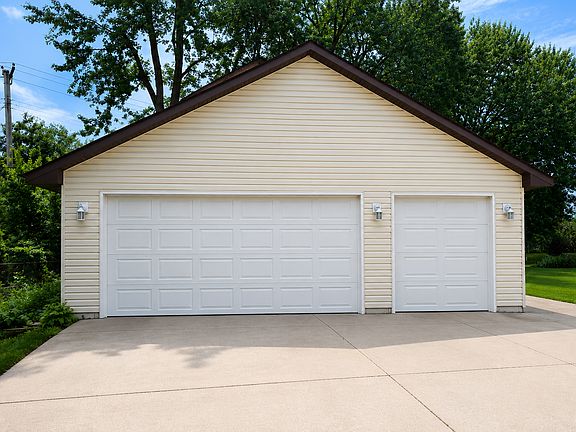 3rd image of 8245 Del Dr