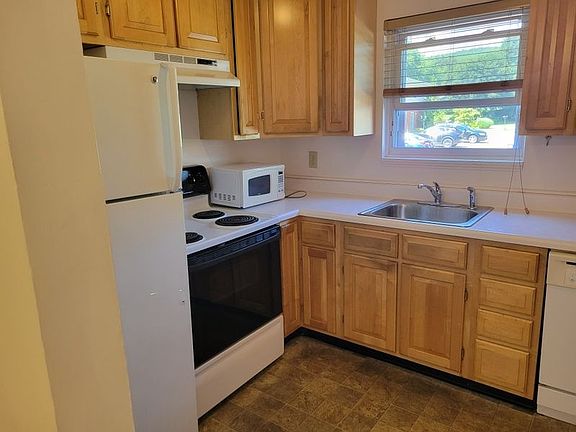 4th image of 32 Orchard Hill Cir