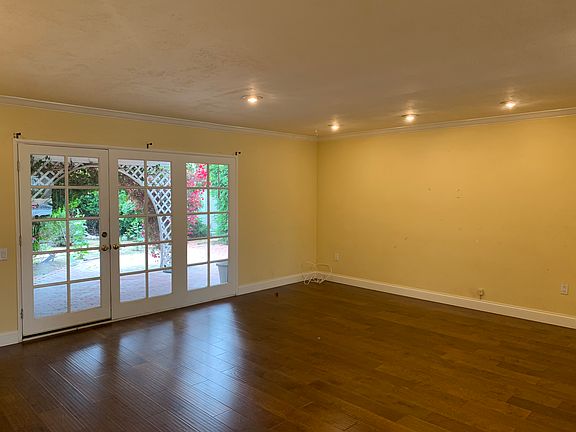 4th image of 11834 Kingston St