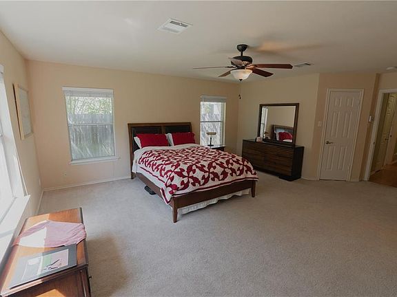 4th image of 908 Petaluma Dr