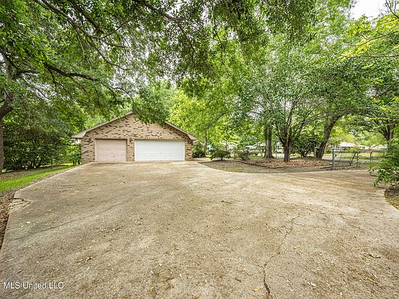 5th image of 13317 Greenacres Dr