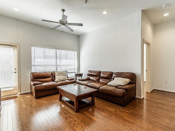 5th image of 330 Austin Ave APT 212