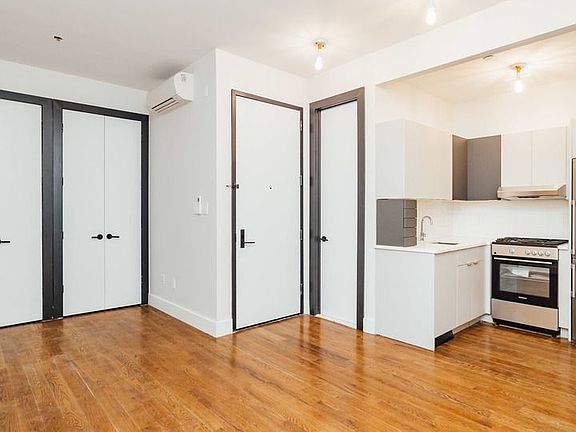 4th image of 1145 Pacific St #3RR