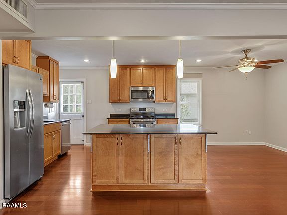 5th image of 302 Newcastle Dr