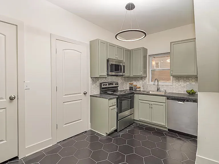 313 W 7th St #1 — Photo 3
