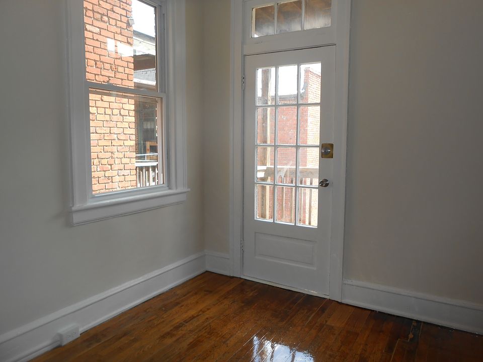 1st image of 1124 W Grace St #17