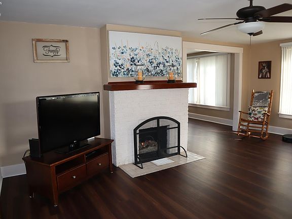 3rd image of 8 Cortland St