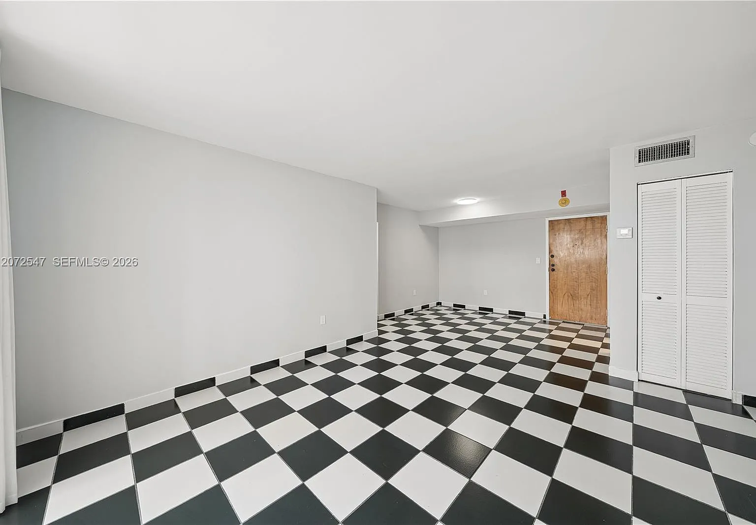 Half Moon Towers Condo — Photo 2