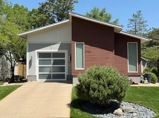 2436 W 48th St, Westwood, KS 66205