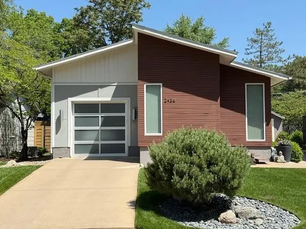 2436 W 48th St, Westwood, KS 66205