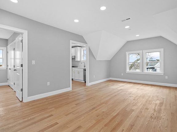 5th image of 66 Stanley St #3