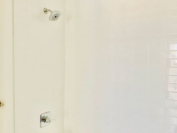 3rd image of 4055 Oakwood Ave #506