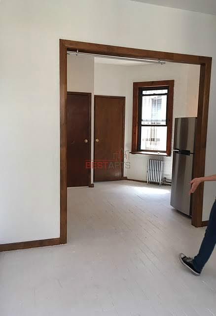 1st image of 261 E 10th St APT 14