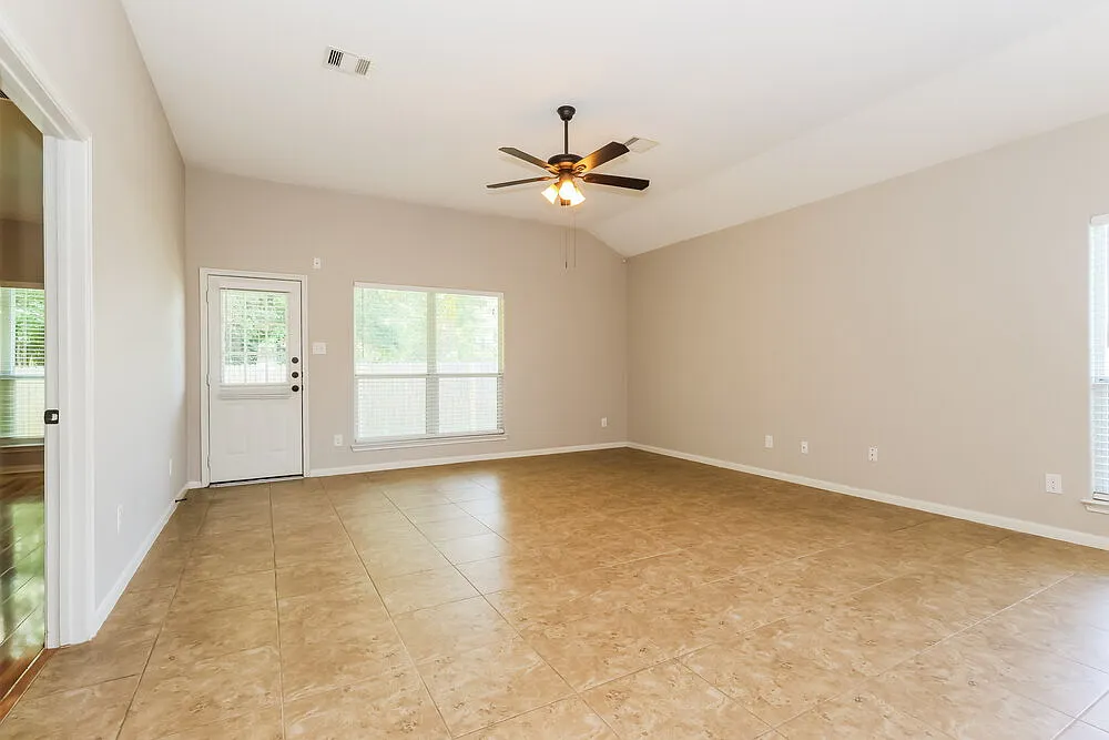 3 bed, 2.0 bath, 1773 sqft, $1,710 — Photo 3