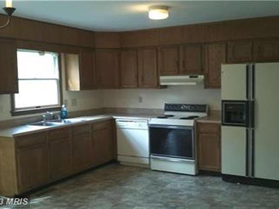 3rd image of 725 Jefferson Blvd