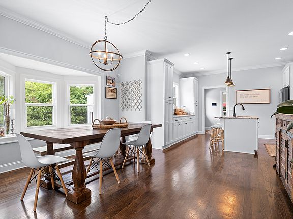 4th image of 147 Narragansette Ave