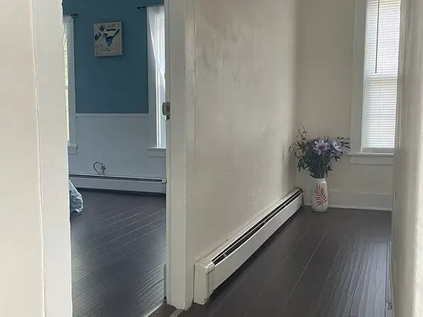 27 Snell St, Sturbridge, MA 01518