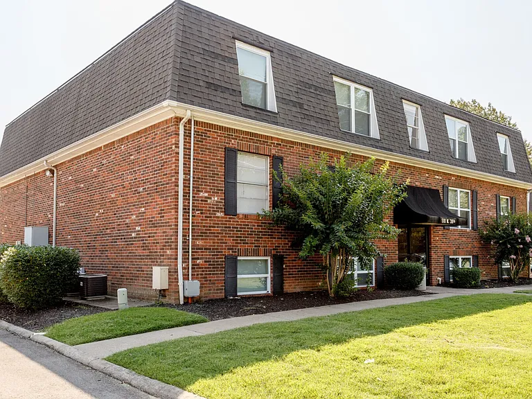 Riviera Apartments — Photo 9