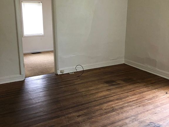5th image of 300 E 11th St