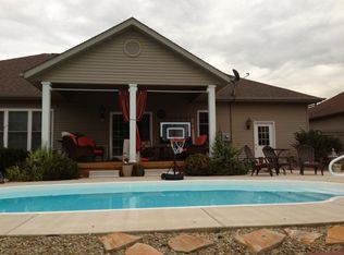 323 Winter Park Dr, Chatham, IL 62629