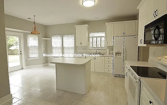 12702 Amberway Ct — Photo 10