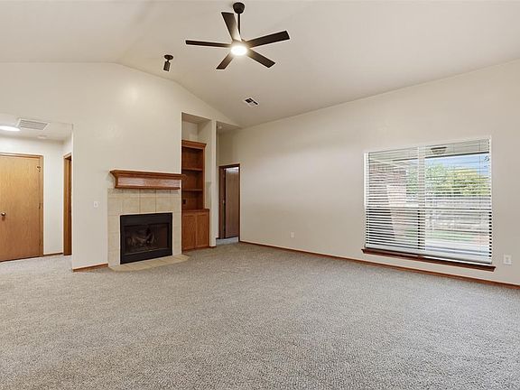 5th image of 515 E Greenwood Ln