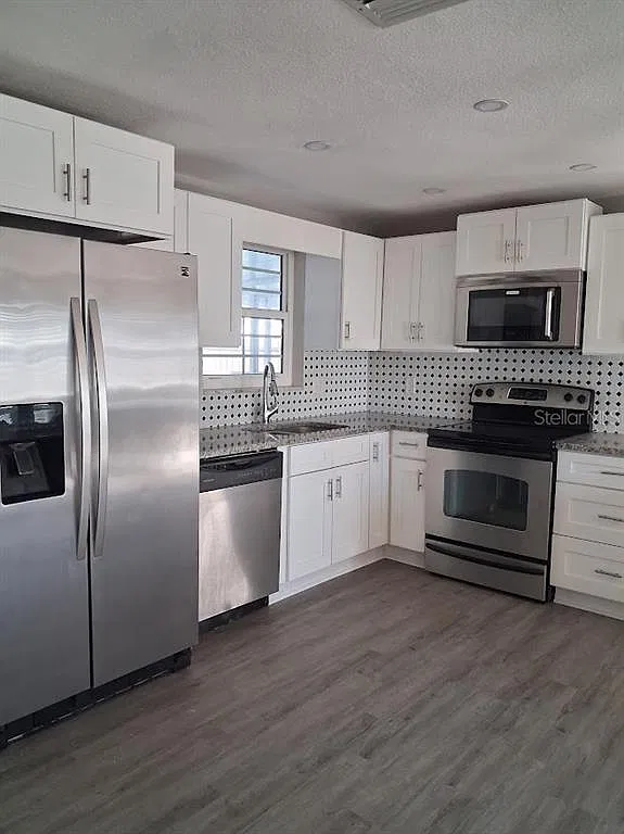 3 bed, 2.0 bath, 1075 sqft, $1,800 — Photo 4