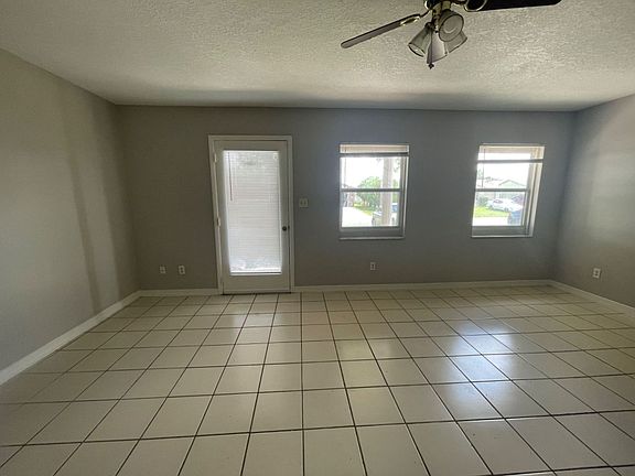 3rd image of 138 Alderwood Dr