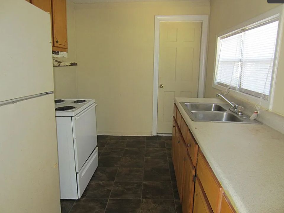 2nd image of 812 Lilly St