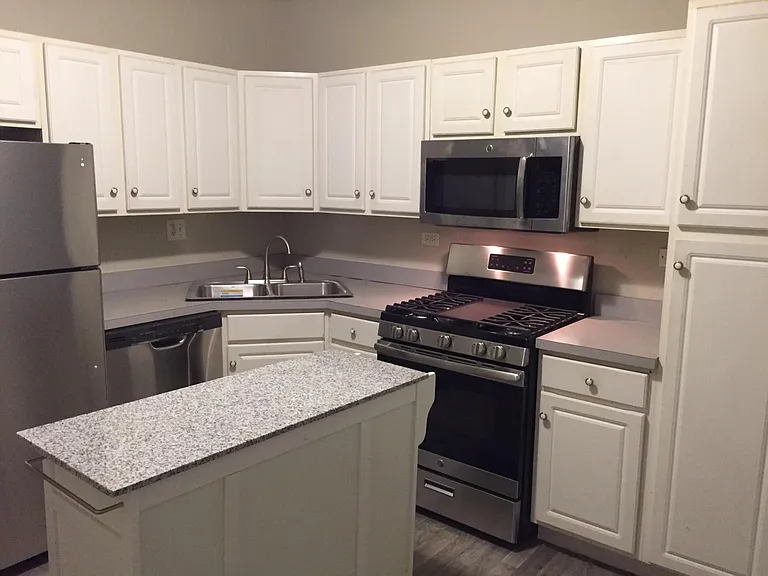 2727 N Lawndale Ave — Photo 3