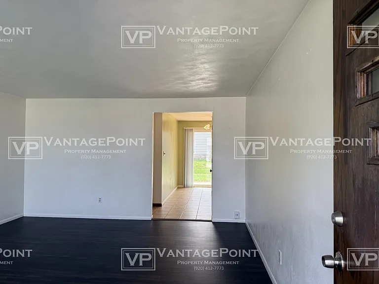 827 Glenpark Dr — Photo 3