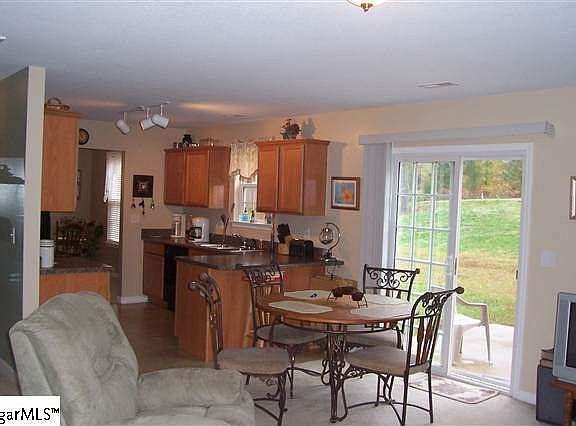 4th image of 411 Woodford Way