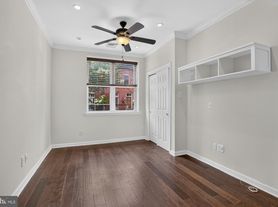 4435 Sansom St, Philadelphia, PA
